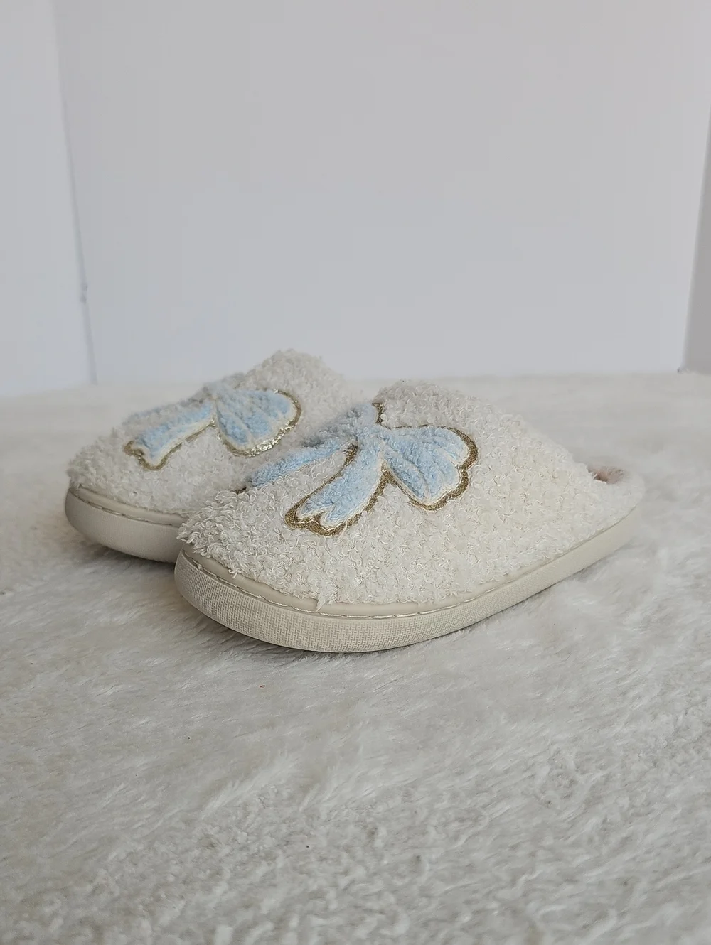 Cozy Cream Fuzzy Slipper Mules Blue Embroidered Bow Sz 1/2